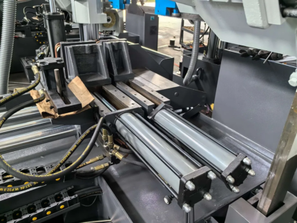 Фото 48 - MetalTec MBS 430 CА автоматический колонный ленточнопильный станок.